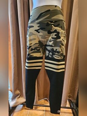 Bombshell Sportswear Scrunch Thigh‑High Leggings – Bright Army Camo
